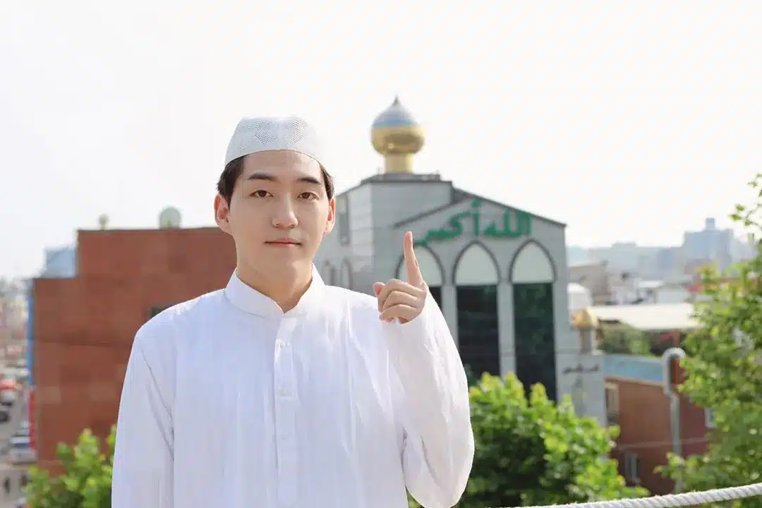Which Kpop singer converted to Islam?